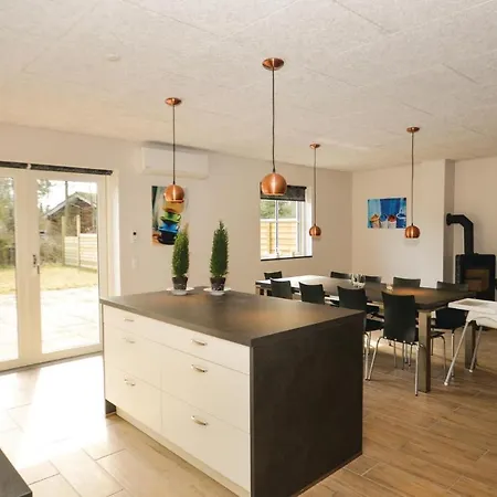 Vakantiehuis Three-bedroom In Vaggerlose Bøtø By