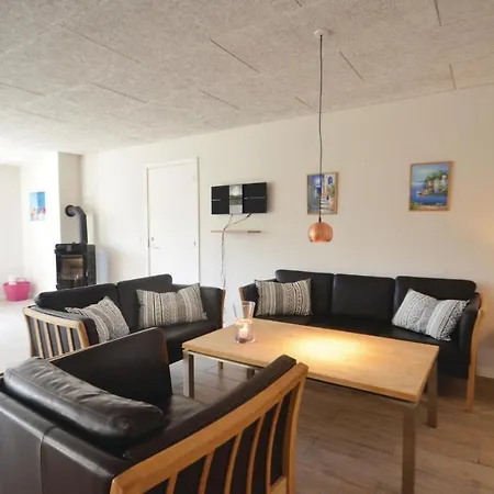 Three-bedroom In Vaggerlose * Bøtø By