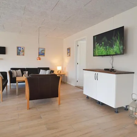 Three-bedroom In Vaggerlose Vakantiehuis Bøtø By