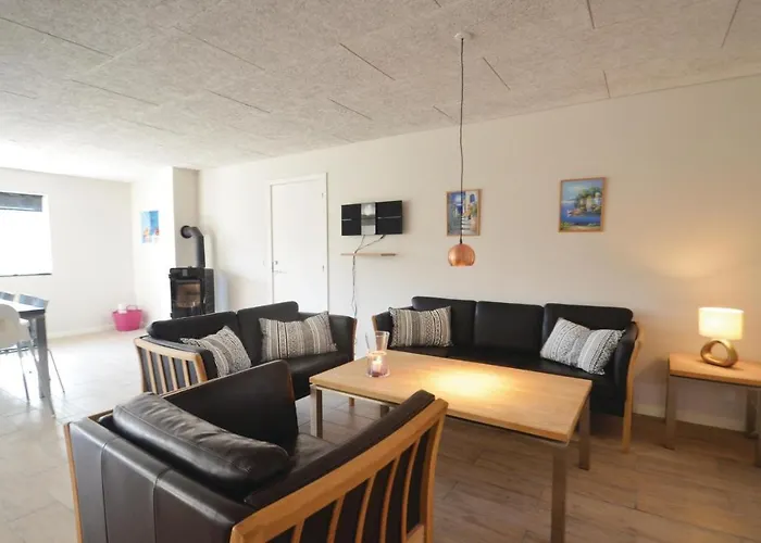 Three-bedroom In Vaggerlose * Bøtø By